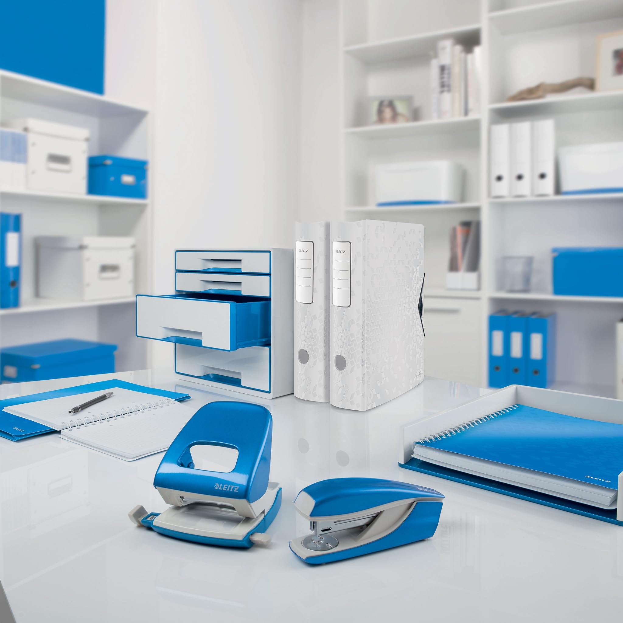 leitz-wow-portablocco-a4-con-cover-e-clip-blu-metallizzato image 2