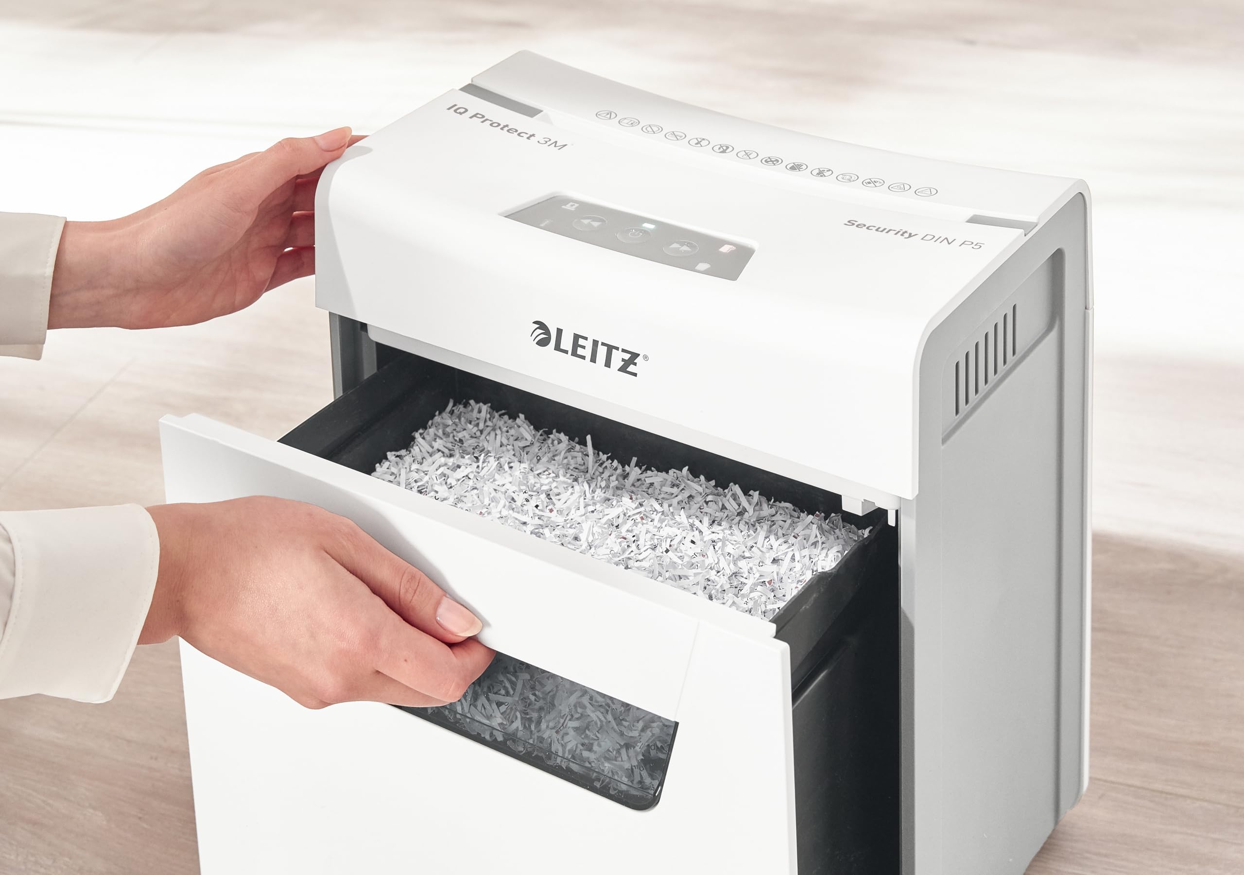 leitz-iq-protect-premium-3m-distruggidocumenti-micro-taglio-p-5-3-fogli-10-l image 4
