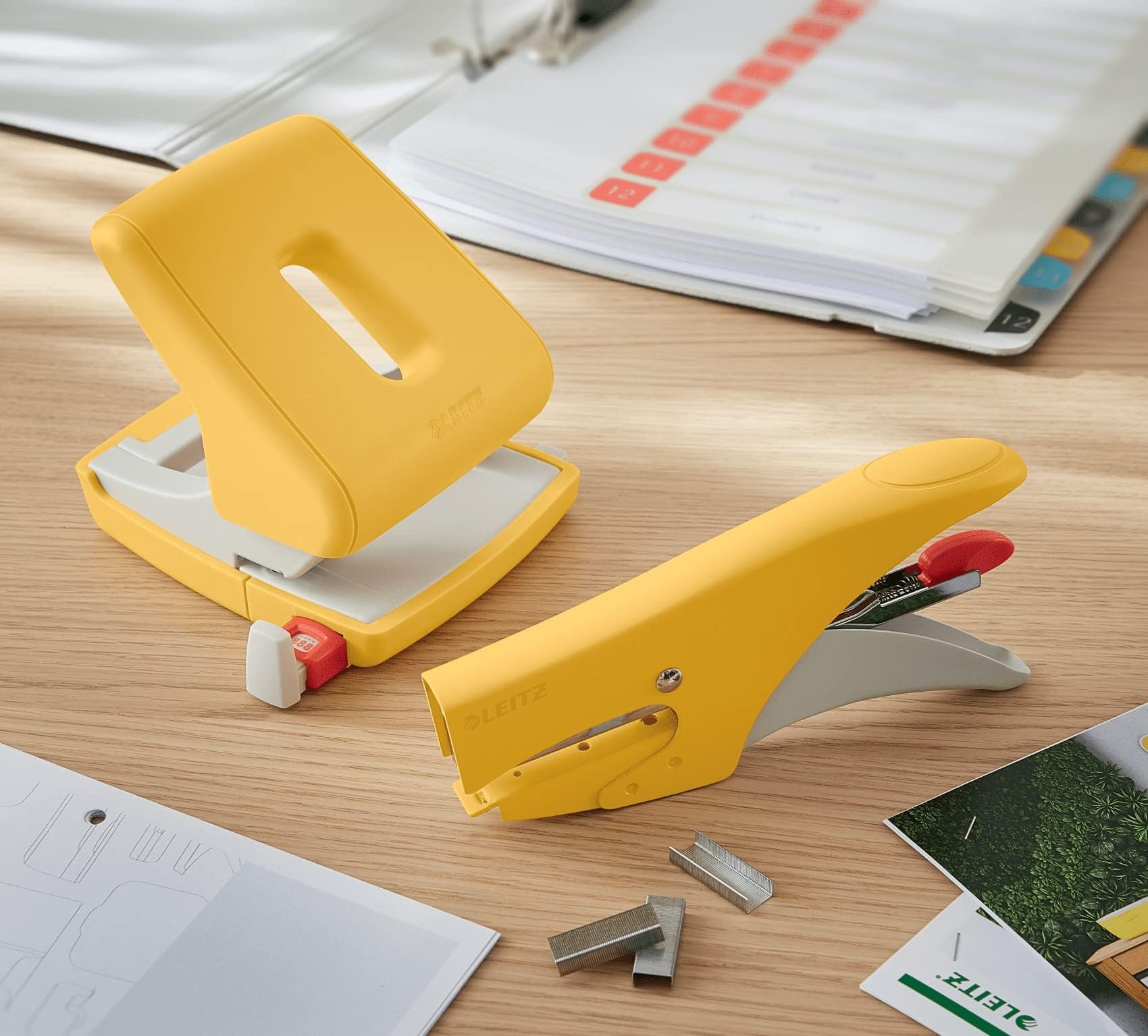 leitz-cosy-cucitrice-a-pinza-15-fogli-giallo-caldo-56450019 image 5